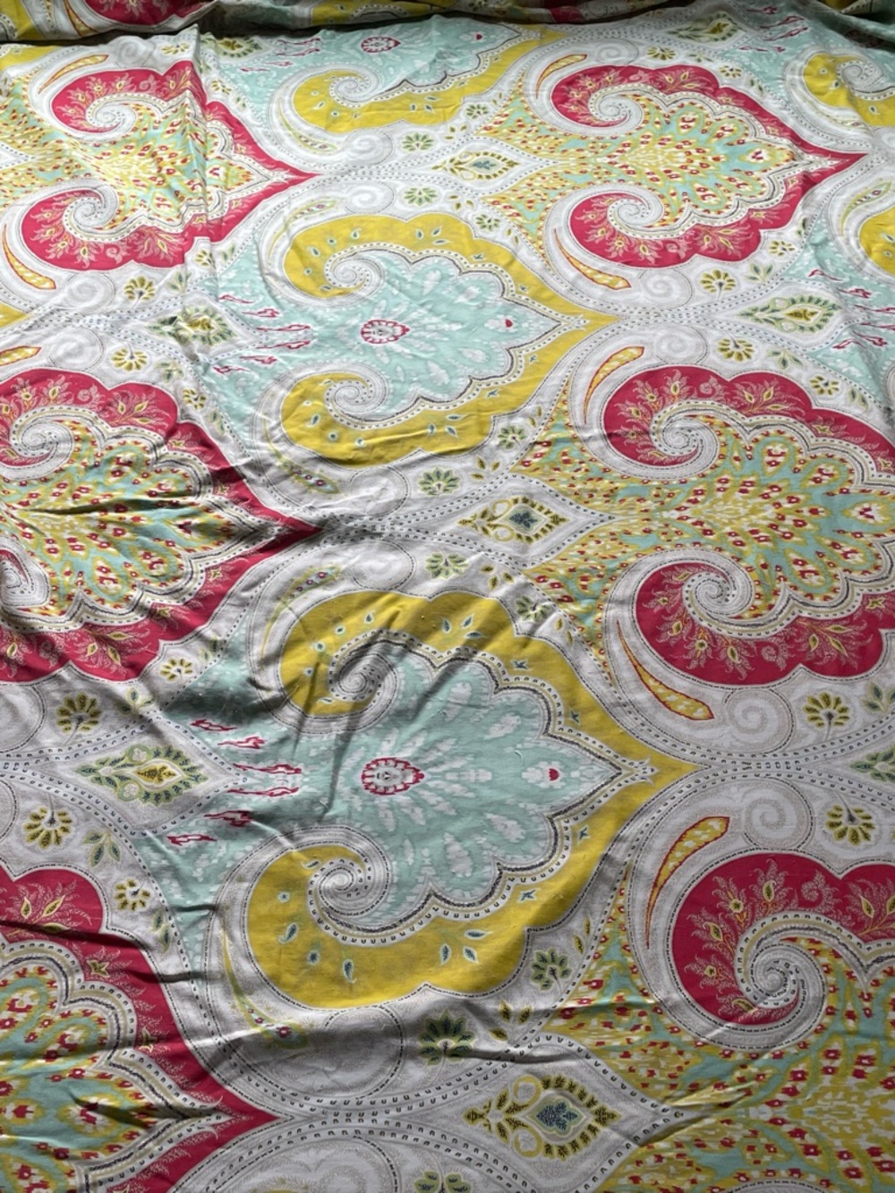 Echo Paisley Reversible Duvet Cover in White, Pink, Yellow, Mint Queen
